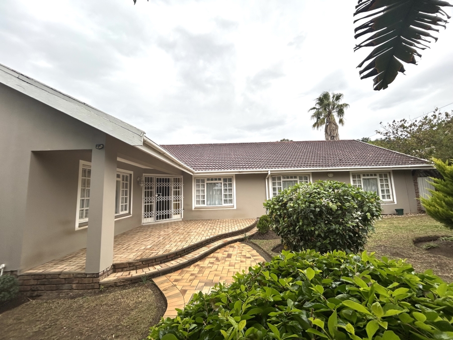5 Bedroom Property for Sale in Beacon Bay Eastern Cape